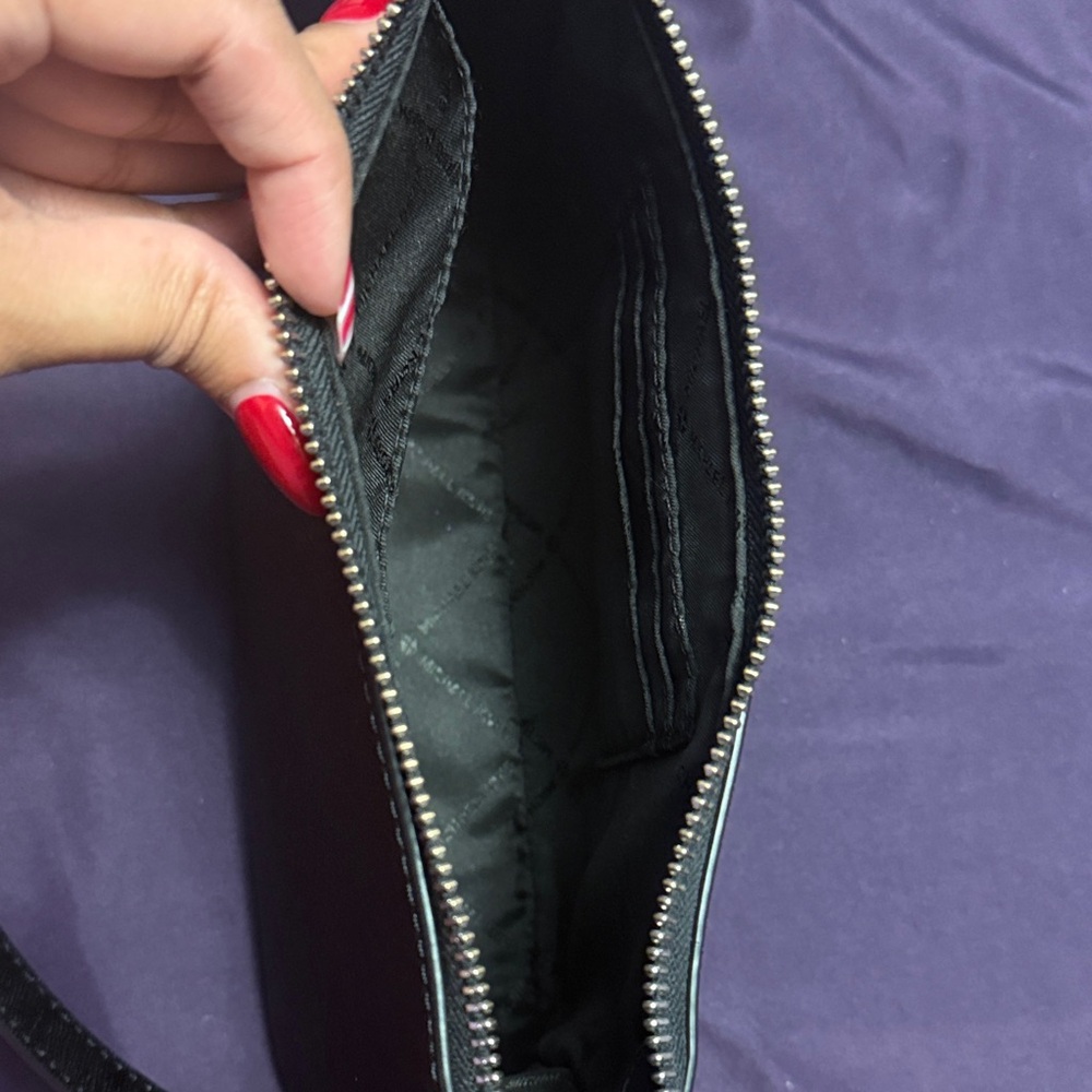 Michael Kors Elegant Black Shoulder Bag - Picture 5 of 5